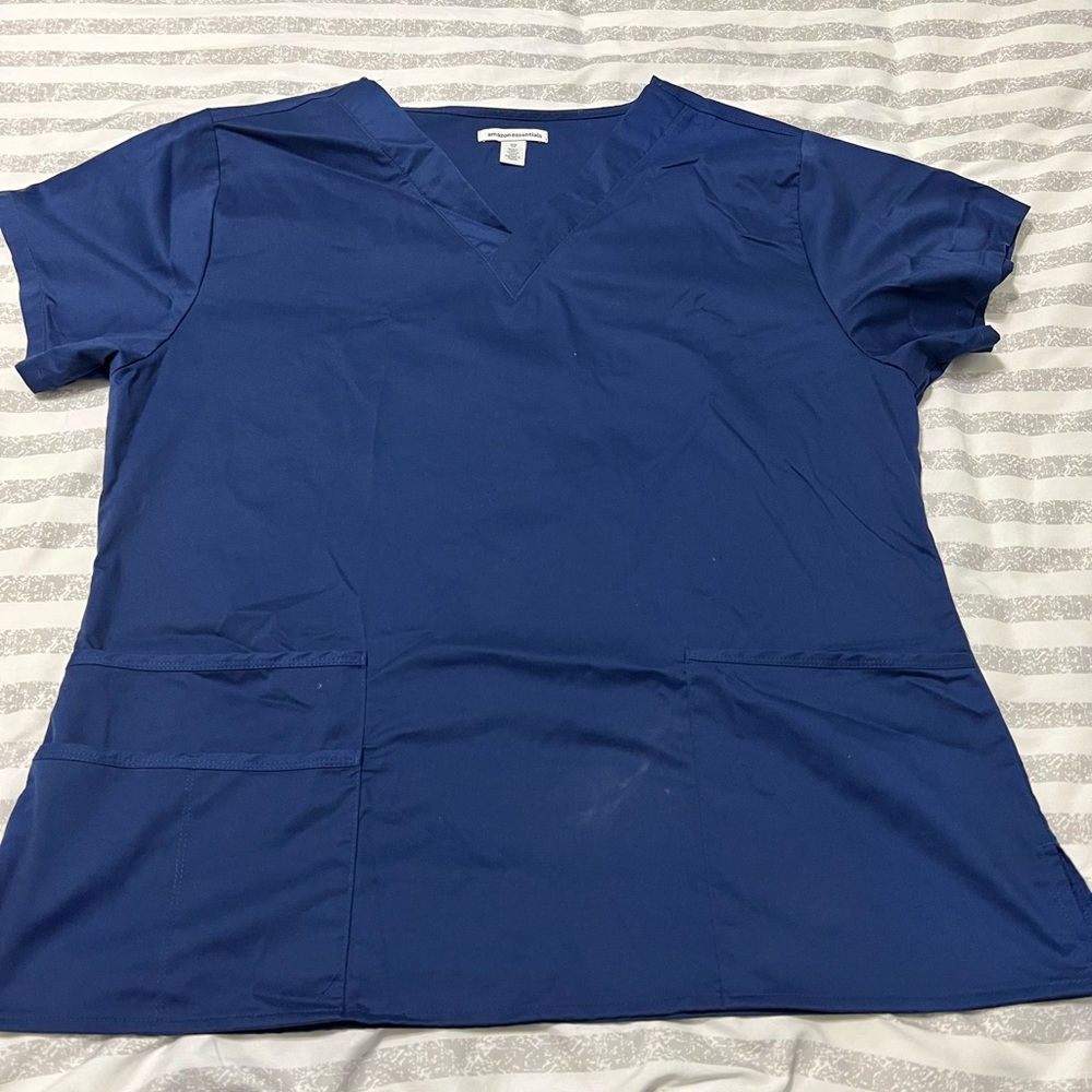 Unisex Navy blue scrub top size XL amazon essentials